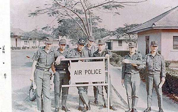 老照片/臺灣日日新報社原為落成於1908年的二層樓建築，19