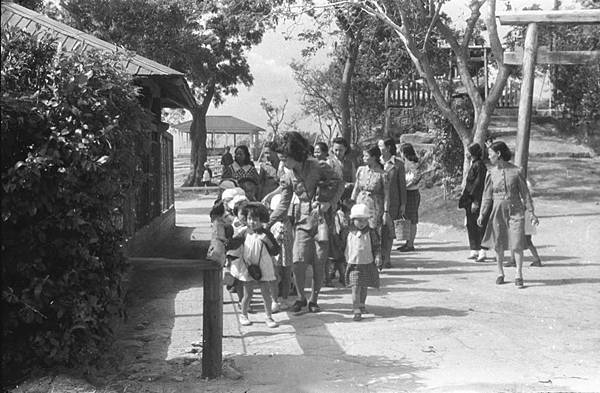 老照片/臺灣日日新報社原為落成於1908年的二層樓建築，19