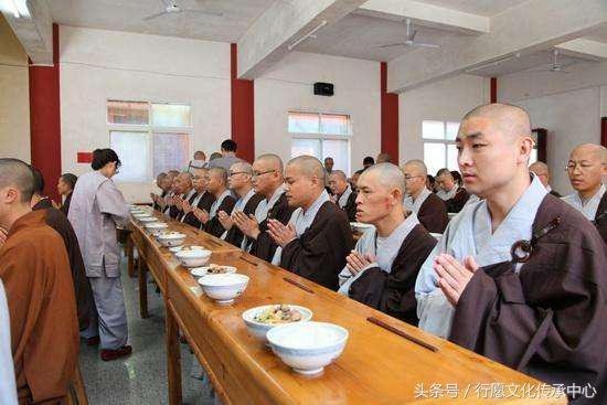 過堂在佛教僧團中指吃飯-是禪宗叢林特有的儀軌/三千諸佛皆出在