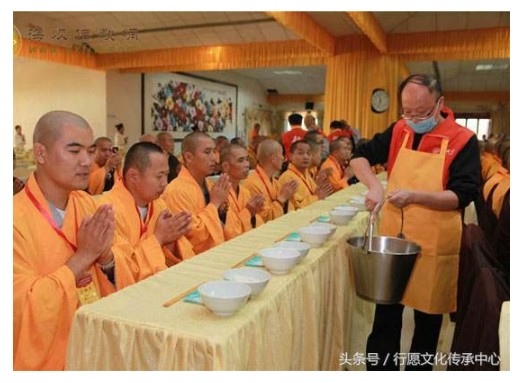 過堂在佛教僧團中指吃飯-是禪宗叢林特有的儀軌/三千諸佛皆出在