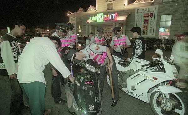 飆車年代 飆車族老照片 1995年 姜朝鳳宗族 痞客邦
