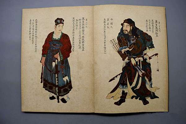 日本武廟武神 坂上田村麻呂 傳統日本文化中的武神 相對地文神 學問之神則是菅原道真 漢獻帝玄孫的劉阿知 看到這種情況 毅然率領七姓十七縣的人口 由朝鮮避難於日本 田邑麻呂傳記 載云 大納言坂上大宿禰田邑麻呂者 出自前漢高祖皇帝 廿八代至後漢光武皇帝