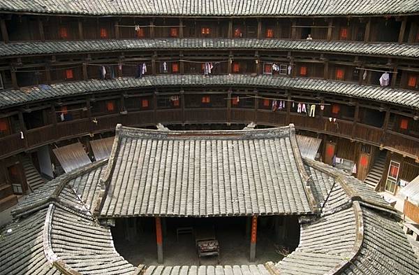 懷遠樓客家人建於1907年，樓高4層位於福建省漳州市南靖縣梅