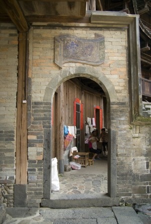 懷遠樓客家人建於1907年，樓高4層位於福建省漳州市南靖縣梅