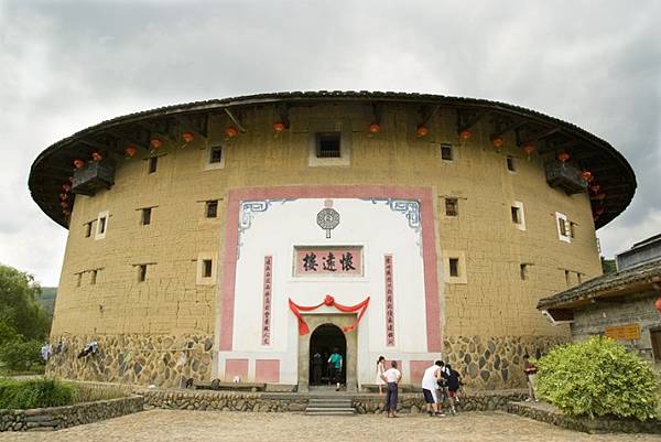 懷遠樓客家人建於1907年，樓高4層位於福建省漳州市南靖縣梅
