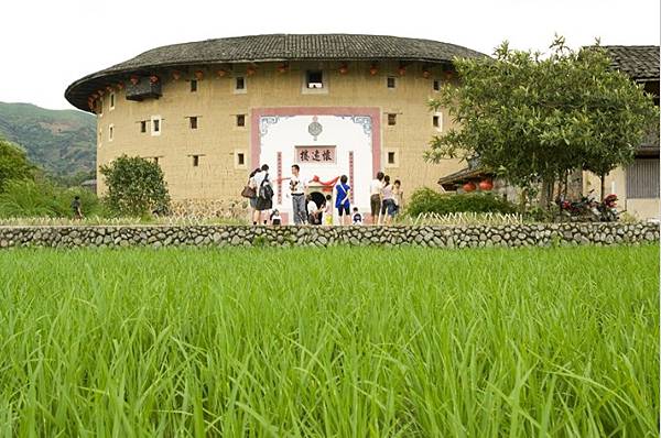 懷遠樓客家人建於1907年，樓高4層位於福建省漳州市南靖縣梅