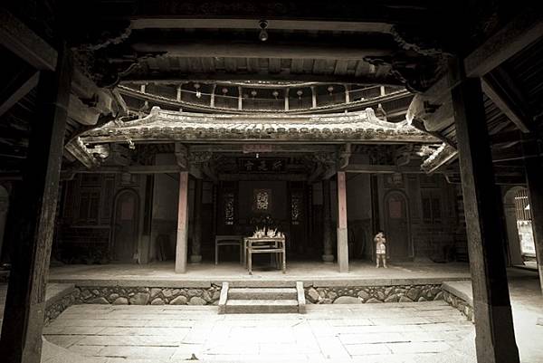 懷遠樓客家人建於1907年，樓高4層位於福建省漳州市南靖縣梅