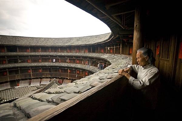 懷遠樓客家人建於1907年，樓高4層位於福建省漳州市南靖縣梅