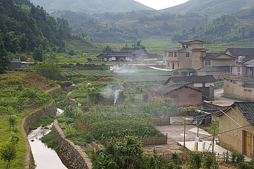 懷遠樓客家人建於1907年，樓高4層位於福建省漳州市南靖縣梅