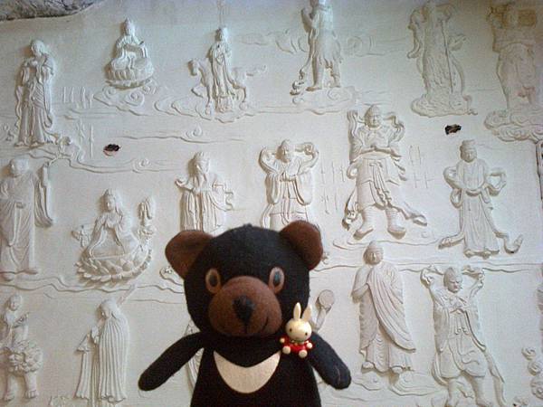 獅頭山萬佛庵主祀千手千眼觀世音菩薩-「獅山古剎」又分為前山與 獅頭山萬佛庵主祀千手千眼觀世音菩薩-「獅山古剎」又分為前山與