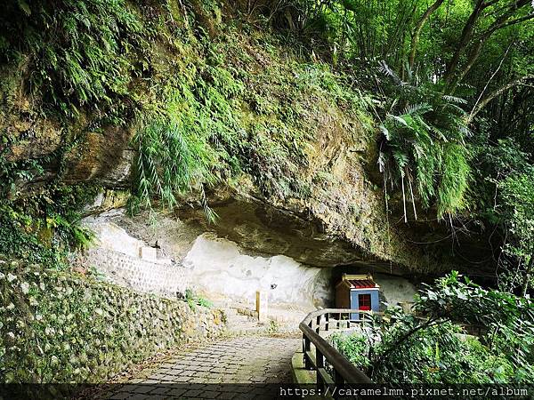 獅頭山萬佛庵主祀千手千眼觀世音菩薩-「獅山古剎」又分為前山與 獅頭山萬佛庵主祀千手千眼觀世音菩薩-「獅山古剎」又分為前山與