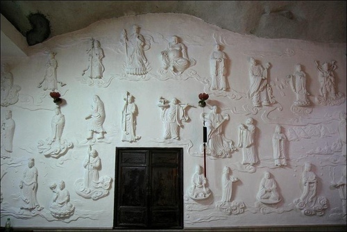 獅頭山萬佛庵主祀千手千眼觀世音菩薩-「獅山古剎」又分為前山與 獅頭山萬佛庵主祀千手千眼觀世音菩薩-「獅山古剎」又分為前山與