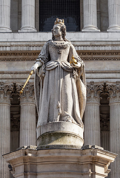 405px-Anne_of_Great_Britain,_St_Paul's_Cathedral,_London,_England,_GB,_IMG_5190_edit