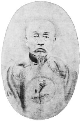 姜鴻勝+社寮島（今和平島）營官姜鴻勝督砲還擊，五發砲彈中有三