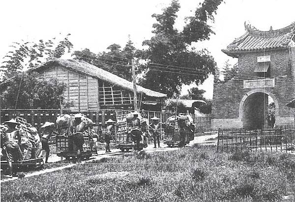 新竹客運前身為1919年開業的台灣軌道株式會社。桃園客運的人