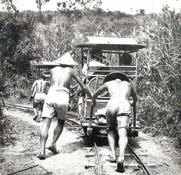 新竹客運前身為1919年開業的台灣軌道株式會社。桃園客運的人