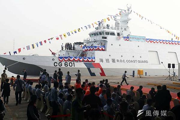 航母殺手塔江艦「穿浪雙船體」外型是沱江級輕巡防艦新一批首艦，