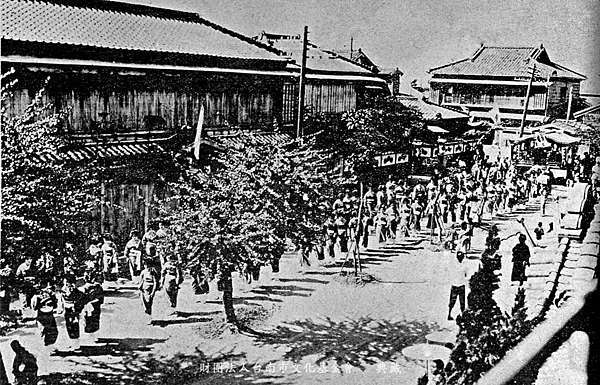 台灣貸座敷 勾欄院 遊廓 情色風化區 嘉義遊廓 艋舺遊廓 花蓮遊廓 基隆遊廓 彰化遊廓 新竹遊廓 台南遊廓 日治時代中國城的位置原是台南船溜盲段所在台南遊廓 本為 不存在的場所 的中國城 在填平運河盲段才誕生 由於它的位置非常鄰近日治時期的新町遊廓 情色