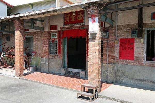 清明掃墓 客家庄數千人同拜祭掃來台祖備牲禮、請八音與禮生，最