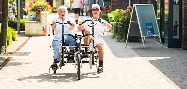 癡呆村-有座小鎮不論街道、建築物通通是假的,就連商店員工都是 癡呆村-有座小鎮不論街道、建築物通通是假的,就連商店員工都是