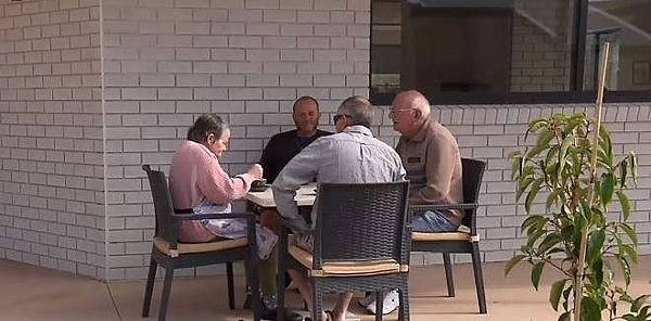 癡呆村-有座小鎮不論街道、建築物通通是假的,就連商店員工都是 癡呆村-有座小鎮不論街道、建築物通通是假的,就連商店員工都是