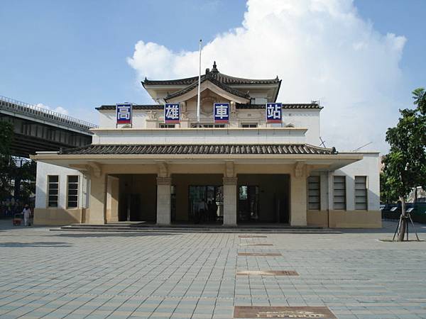 800px-Gallery_of_Vision_for_Kaohsiung_(old_Kaohsiung_Station_building)