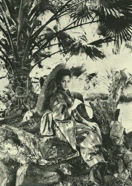 1627661726_427px-Kaiulani_in_kimono