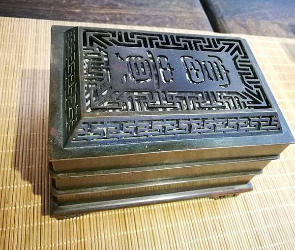 香爐體文字/八仙桌/香爐/香道/人們對香有一股崇敬的心理,只 香爐體文字/八仙桌/香爐/香道/人們對香有一股崇敬的心理,只