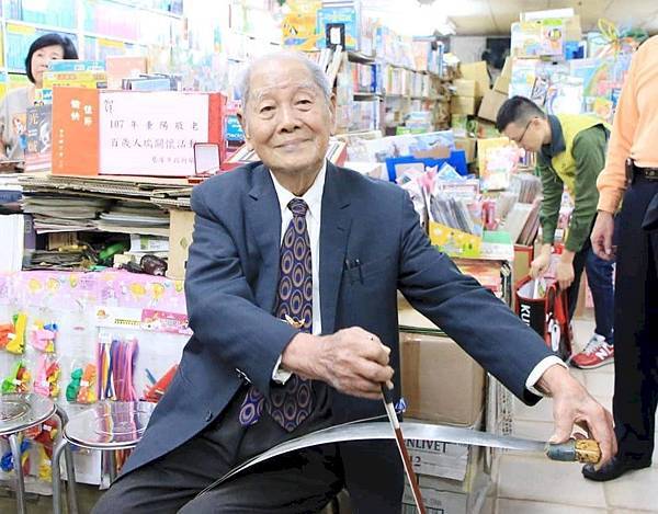 鋸琴/陳上惠，是基隆第一家中文書店「自立書店」的創辦人-台灣