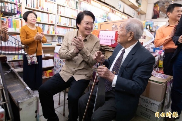 鋸琴/陳上惠，是基隆第一家中文書店「自立書店」的創辦人-台灣