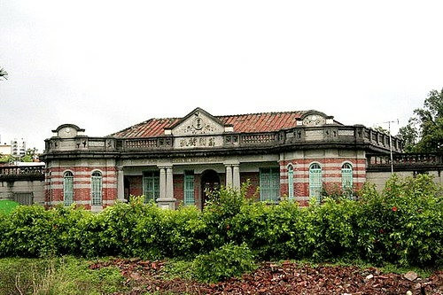 菁寮黃家古厝-巴洛克建築「菁寮荔園」黃宅就位於後壁鄉墨林村，