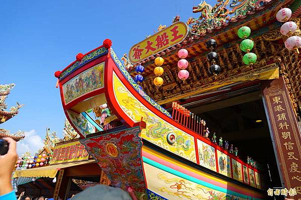 東港迎王平安祭典，東港人稱迎王-迎接代天巡狩的五位王爺神（千