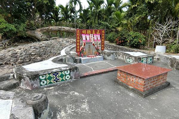 封土為社土地公/高樹榕樘福德祠1738年六堆客家風水型墓塚式