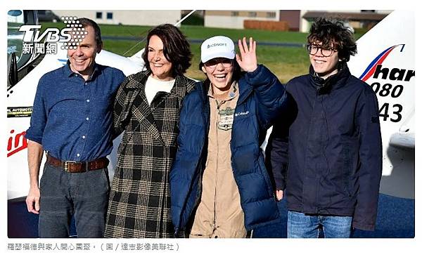 19歲正妹飛行員獨駕飛機環遊世界-羅瑟福德獨自駕駛訂製的「鯊