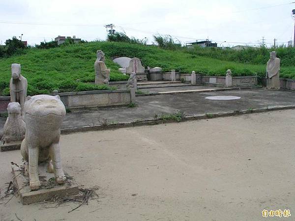 圈椅與墳型/學測國綜考鄭崇和之官墓（1867年）臺灣第一位「