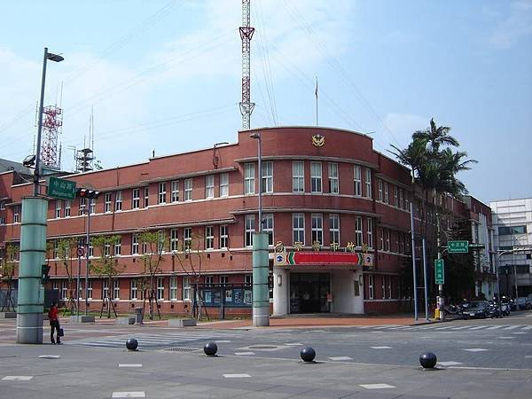 新竹市政府警察局-新竹警察署,位於新竹市中正路與中山路交叉口