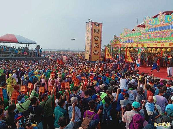 東港迎王平安祭典，東港人稱迎王-迎接代天巡狩的五位王爺神（千