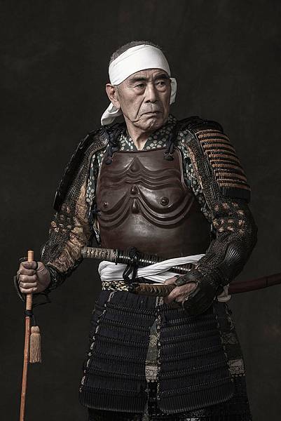 日本武士-武士的後裔繼續保護他們的文化，同時過上他們現在的生