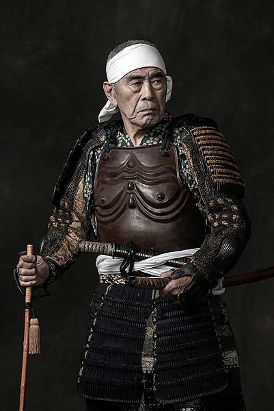 日本武士-武士的後裔繼續保護他們的文化，同時過上他們現在的生