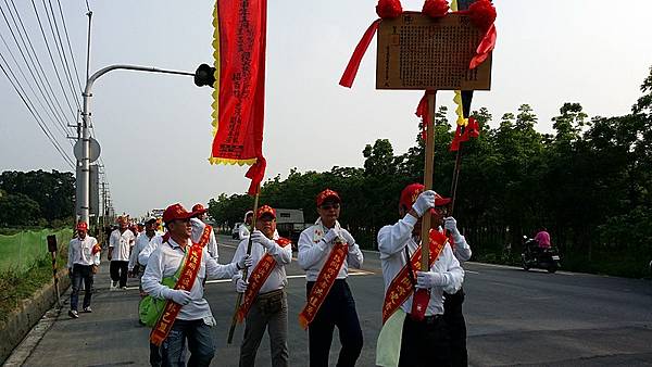 800px-梓官城隍廟路關牌與頭旗