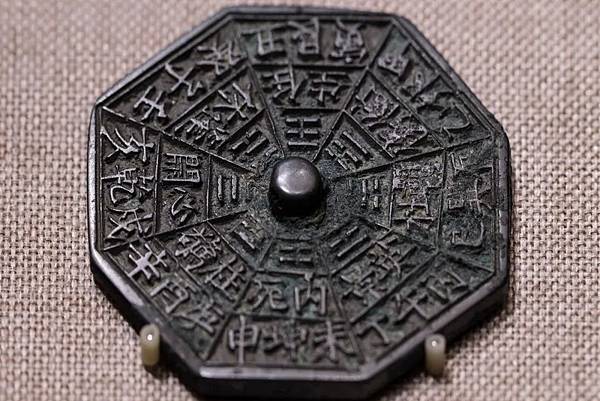 銅鏡-陽燧鏡/火鐮/陽燧取火。《周禮·秋官·司烜》中雲: