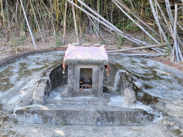 苗栗縣西湖鄉伯公(土地公福德祠)墓塚式-卵石化胎