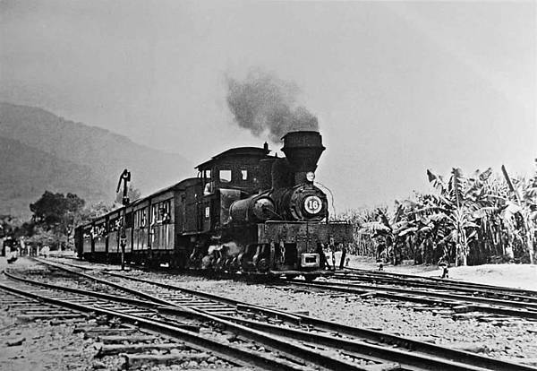 奮起湖車站/1920阿里山火車/110年前清代鋼軌仍在用