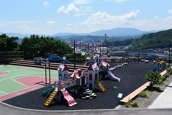 白米甕砲台-荷蘭城建於1900年與東側和平島的社寮砲台扼守基