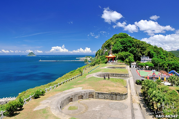 白米甕砲台-荷蘭城建於1900年與東側和平島的社寮砲台扼守基