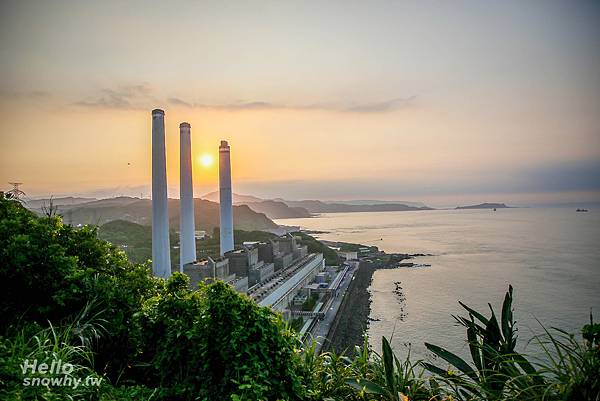 白米甕砲台-荷蘭城建於1900年與東側和平島的社寮砲台扼守基