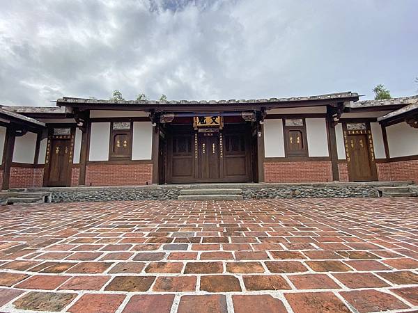 宜蘭第一位舉人黃纘緒故居建於（1877）民國85年拆卸保存，