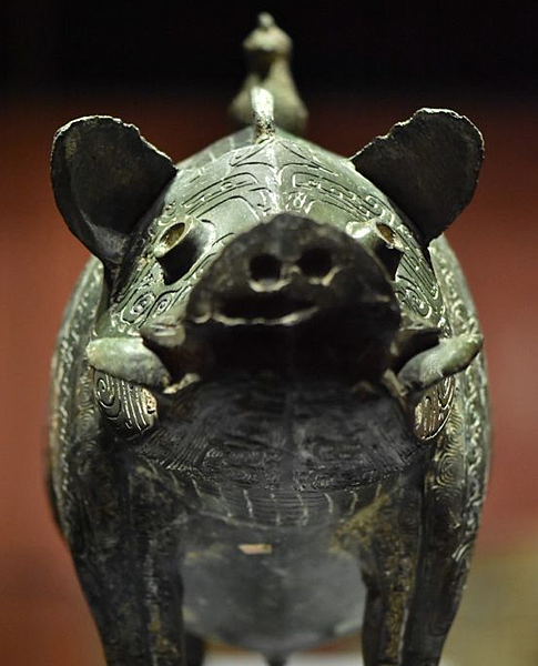 豬/商代豕形銅尊-商周時期的象生動物具有表意的功能及象征的意