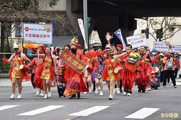 迎古董/客家開口獅/寶山鄉「打中午」/迎古董/的意思的就是中