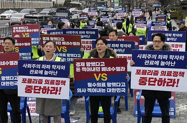 南韓醫院已有6415名住院醫師提出辭呈-南韓醫師人數與總人口